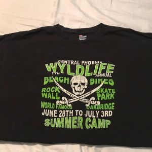 Black Hanes vintage Wyld Life camp shirt